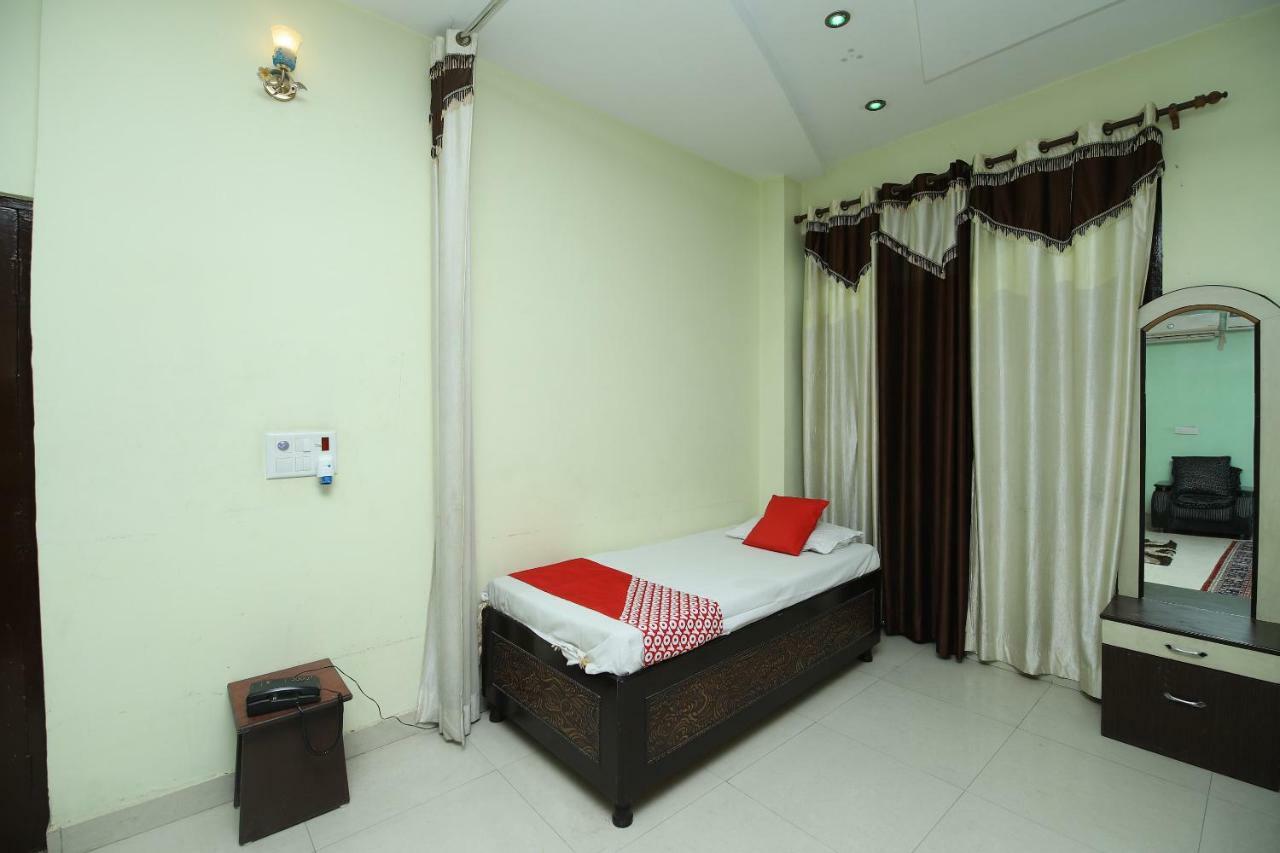 Hotel Deep Palace Jind Zewnętrze zdjęcie